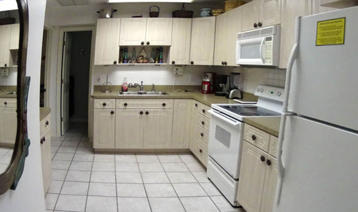 Fully equipped extra Kitchen in the Private Suite comes in handy, even if only to chill the salads, store the soda, or find extra ice.